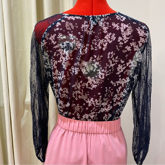 Ann Taylor Top, Blue Floral Blouse, Sheer, Navy Lace 3/4 Sleeves, Women's (US M) - Picture 6 of 12